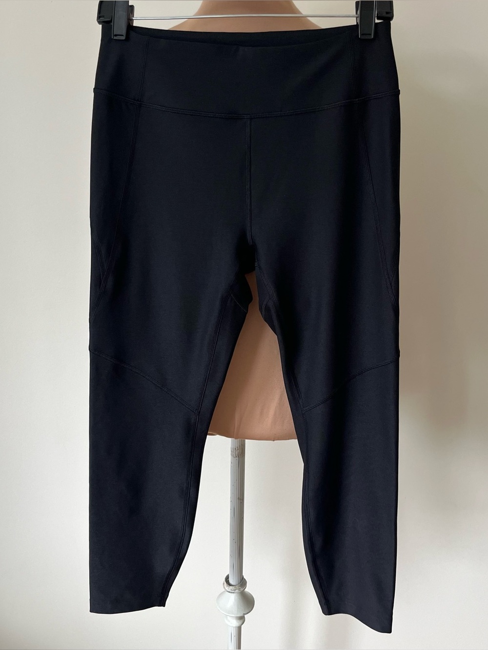 Outdoor Voices Yoga Athletic 7/8 Length Mid Rise Black Legging Pants EUC Size M